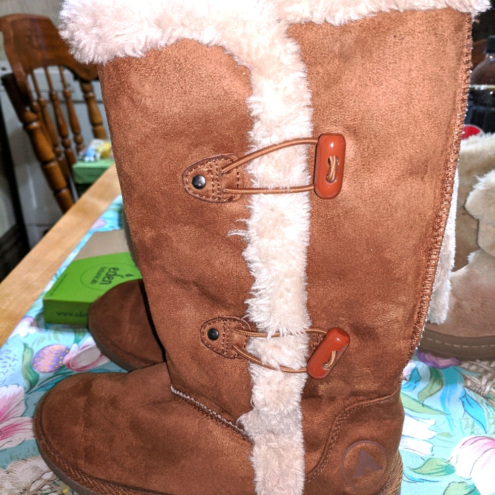 Youth size 1 airwalks boots